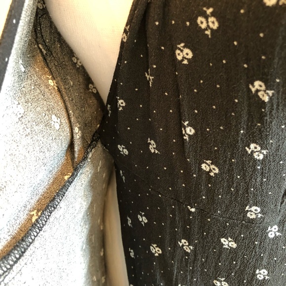 Universal Thread Black Sleeveless Wrap Dress with Small Grey Dots & Flowers - XS - Picture 8 of 12